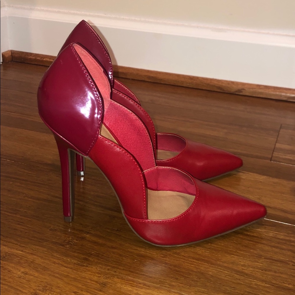 Red pumps